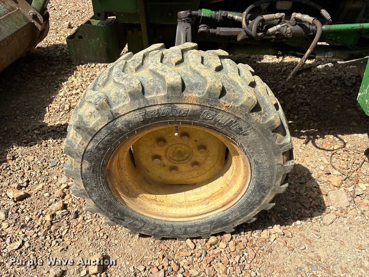 image for item ET0324 1983 John Deere 1050 tractor