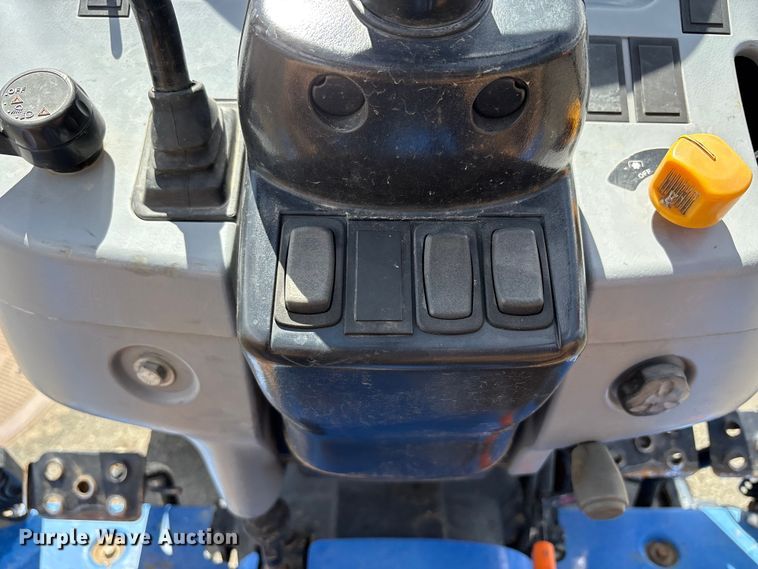 image for item ET0708 2018 New Holland Workmaster 35 MFWD tractor