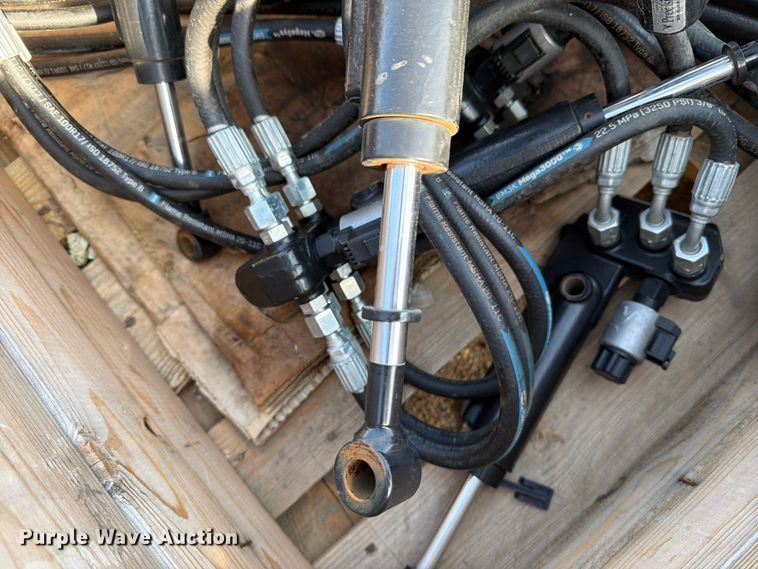 image for item EU5841 (24) Delta force hydraulic actuators