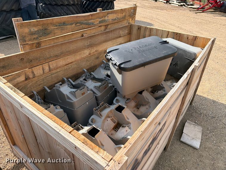 image for item EU5845 (14) 1.6 bushel hoppers