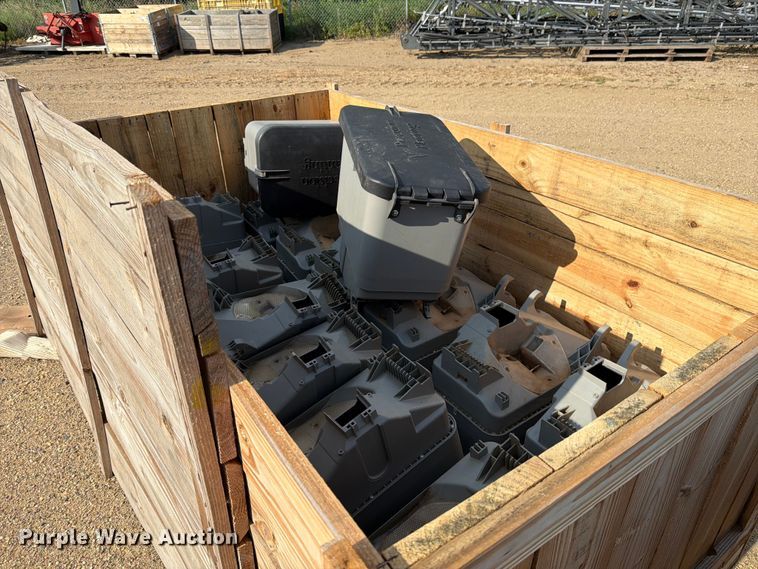 image for item EU5845 (14) 1.6 bushel hoppers