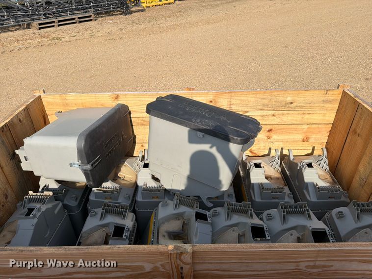 image for item EU5845 (14) 1.6 bushel hoppers