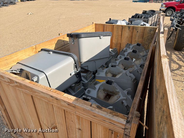 image for item EU5845 (14) 1.6 bushel hoppers