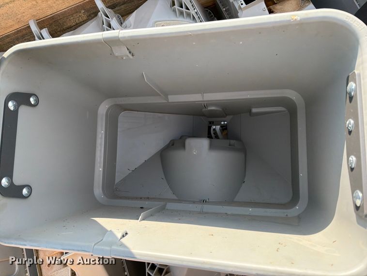 image for item EU5845 (14) 1.6 bushel hoppers