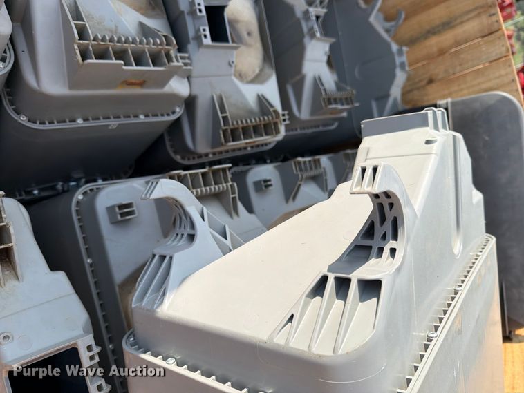 image for item EU5845 (14) 1.6 bushel hoppers