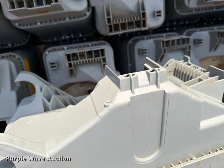 image for item EU5845 (14) 1.6 bushel hoppers