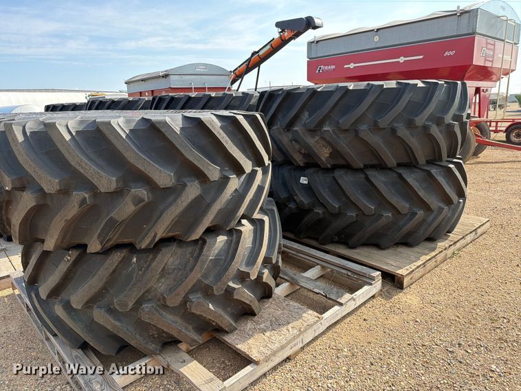 image for item EU5846 (4) Fendt 1050 tractor tires