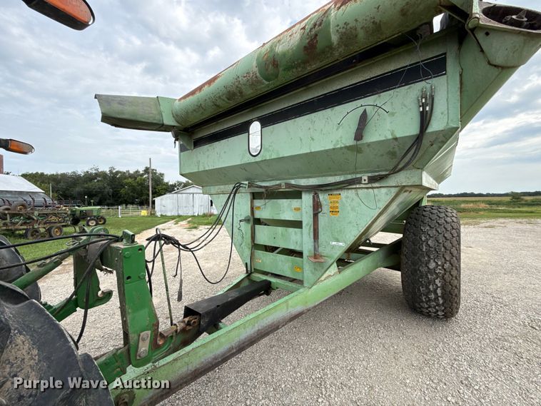 image for item EV6044 Parker 675 grain cart
