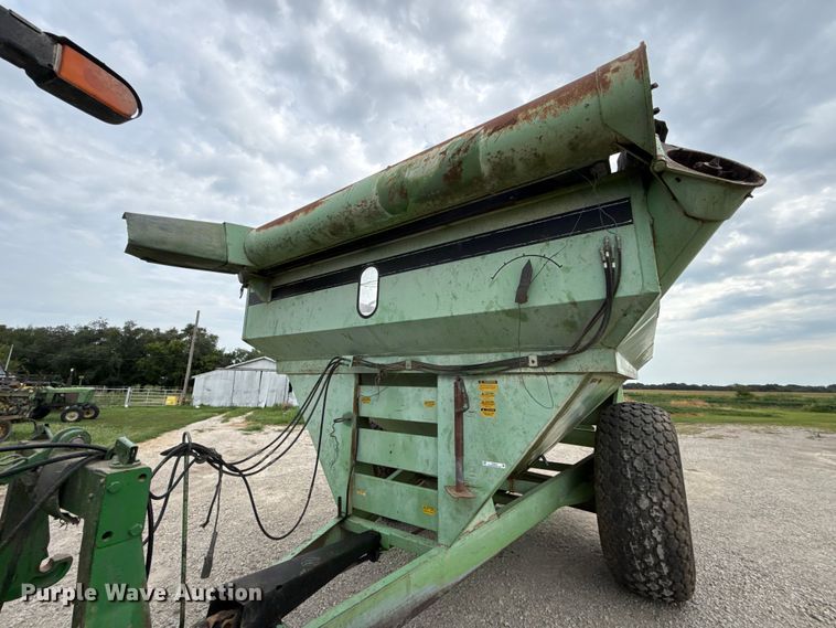image for item EV6044 Parker 675 grain cart