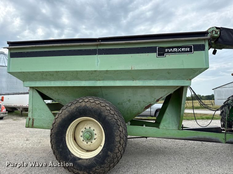image for item EV6044 Parker 675 grain cart