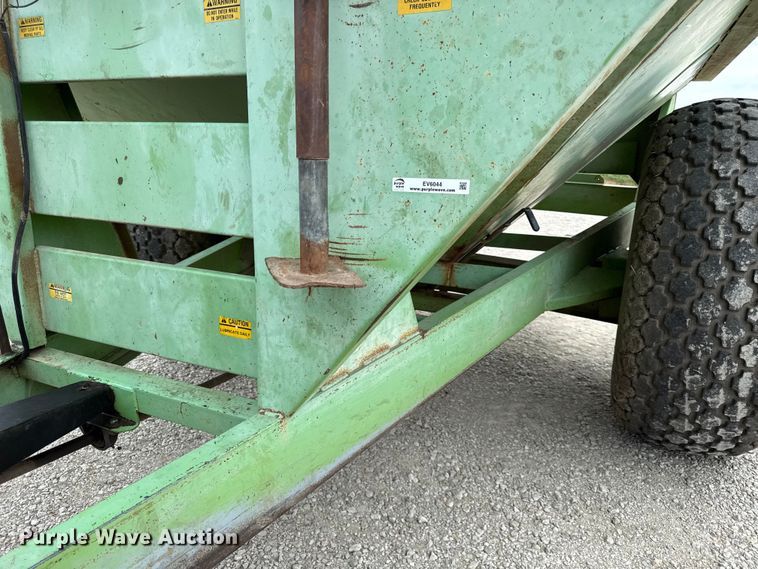 image for item EV6044 Parker 675 grain cart