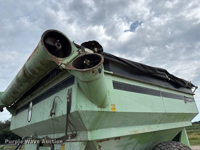 image for item EV6044 Parker 675 grain cart