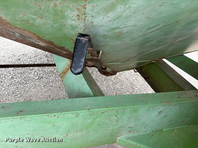 image for item EV6044 Parker 675 grain cart