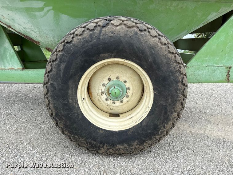 image for item EV6044 Parker 675 grain cart