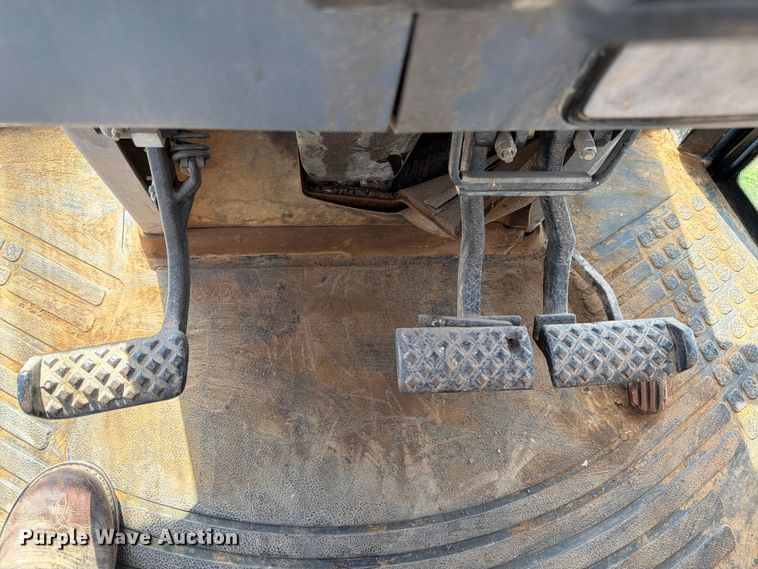 image for item EW1044 1997 New Holland 8870 MFWD tractor