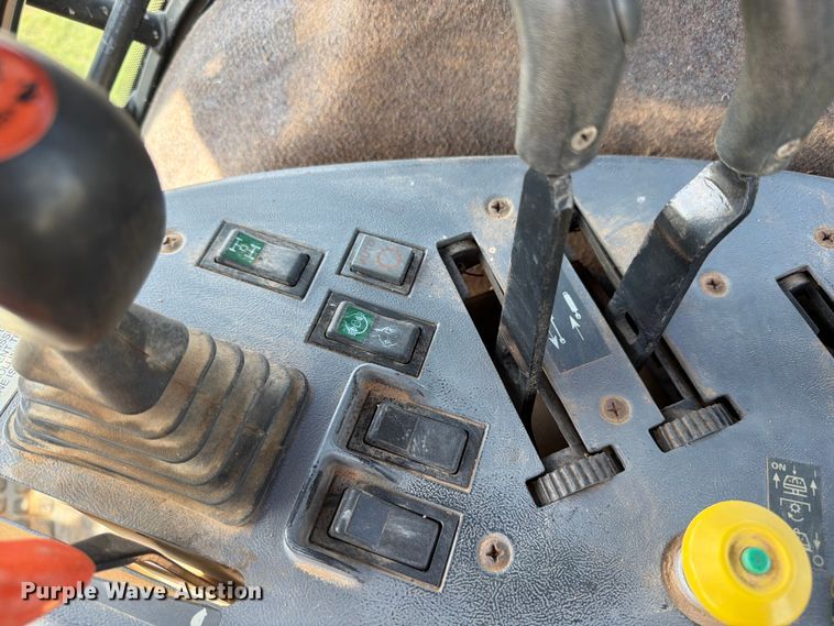 image for item EW1044 1997 New Holland 8870 MFWD tractor