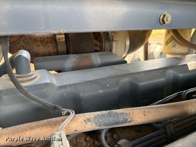 image for item EW1044 1997 New Holland 8870 MFWD tractor