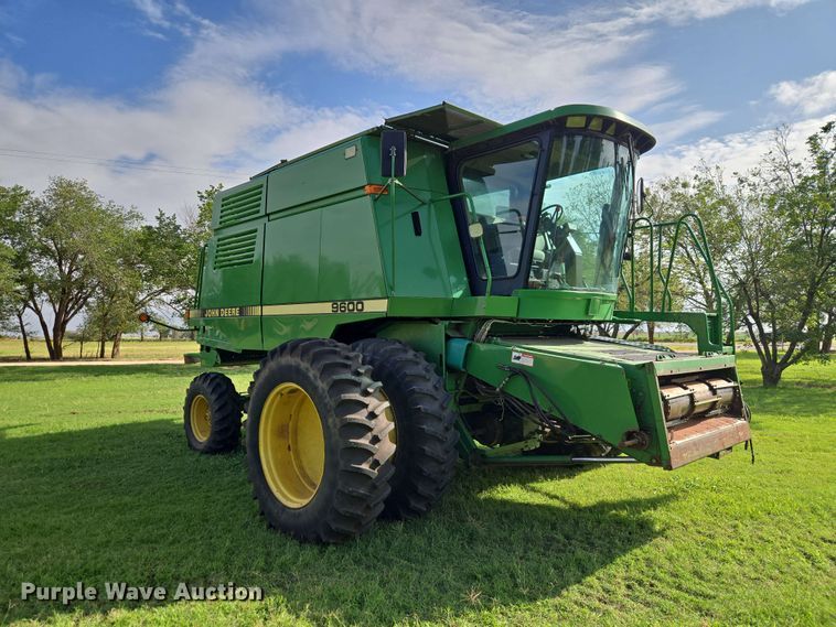 image for item EW8508 1994 John Deere 9600 combine