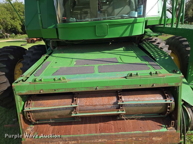 image for item EW8508 1994 John Deere 9600 combine