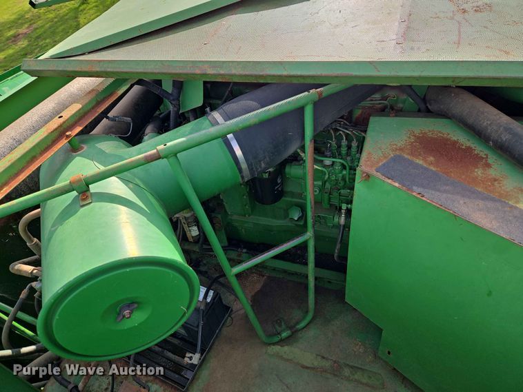 image for item EW8508 1994 John Deere 9600 combine