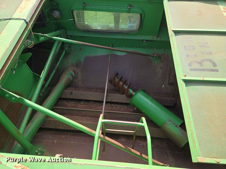 image for item EW8508 1994 John Deere 9600 combine