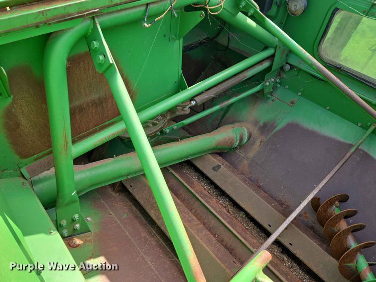 image for item EW8508 1994 John Deere 9600 combine
