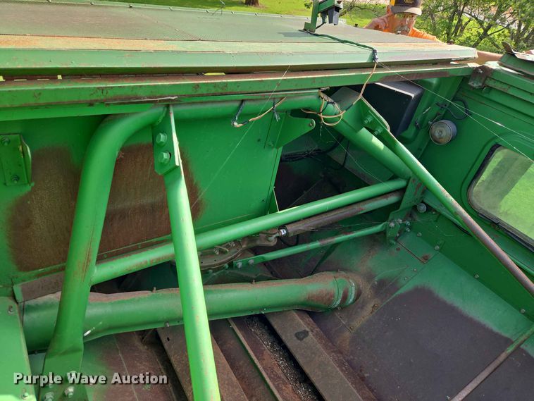image for item EW8508 1994 John Deere 9600 combine