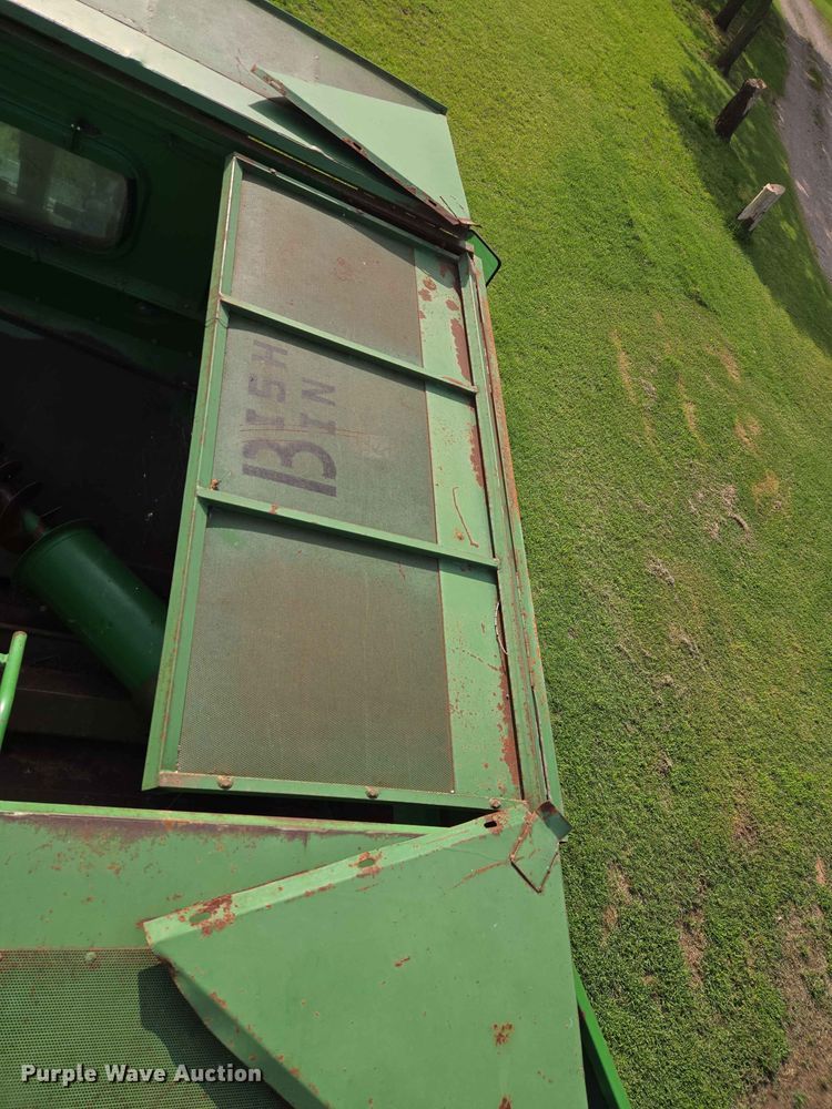 image for item EW8508 1994 John Deere 9600 combine