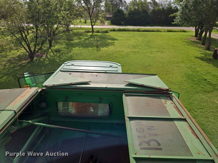 image for item EW8508 1994 John Deere 9600 combine