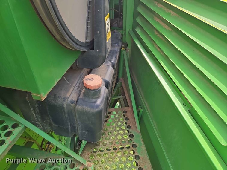 image for item EW8508 1994 John Deere 9600 combine