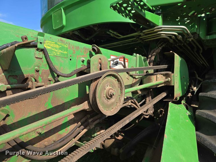 image for item EW8508 1994 John Deere 9600 combine