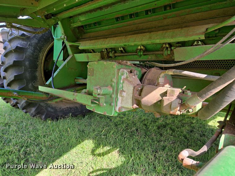 image for item EW8508 1994 John Deere 9600 combine