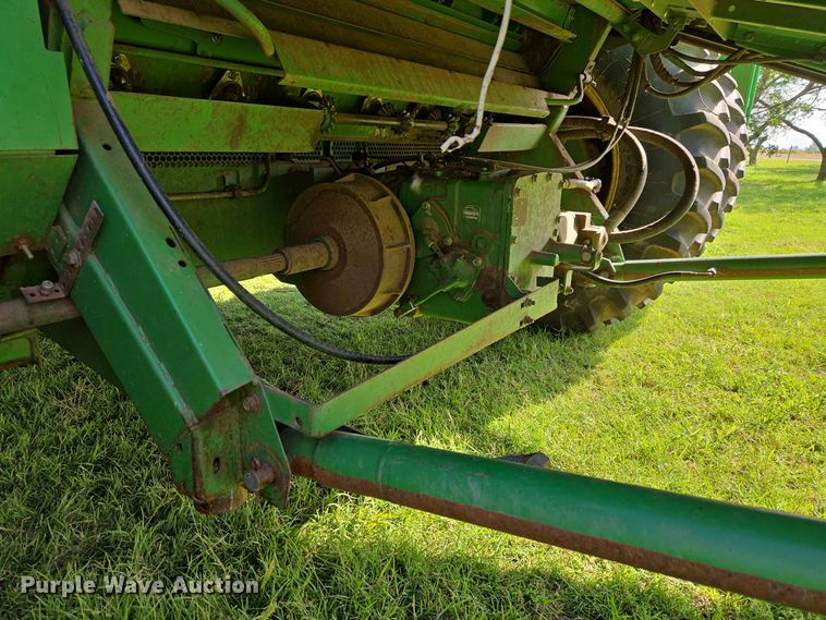 image for item EW8508 1994 John Deere 9600 combine