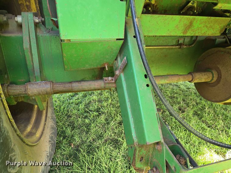 image for item EW8508 1994 John Deere 9600 combine