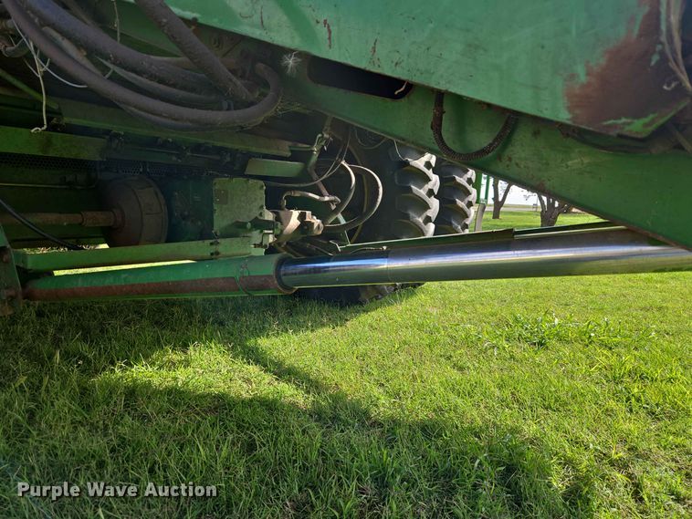 image for item EW8508 1994 John Deere 9600 combine