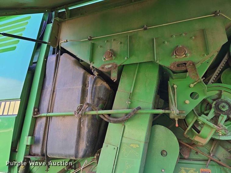 image for item EW8508 1994 John Deere 9600 combine