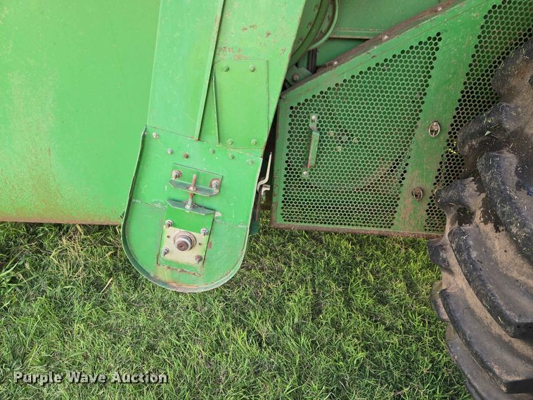 image for item EW8508 1994 John Deere 9600 combine