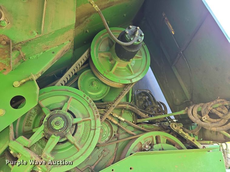 image for item EW8508 1994 John Deere 9600 combine
