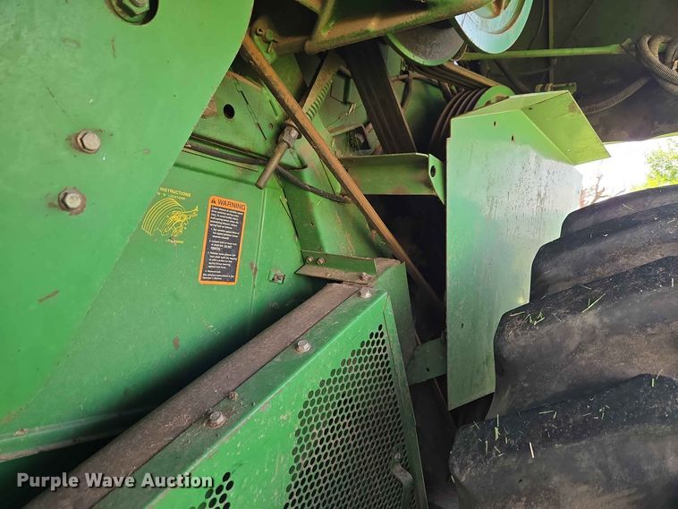 image for item EW8508 1994 John Deere 9600 combine