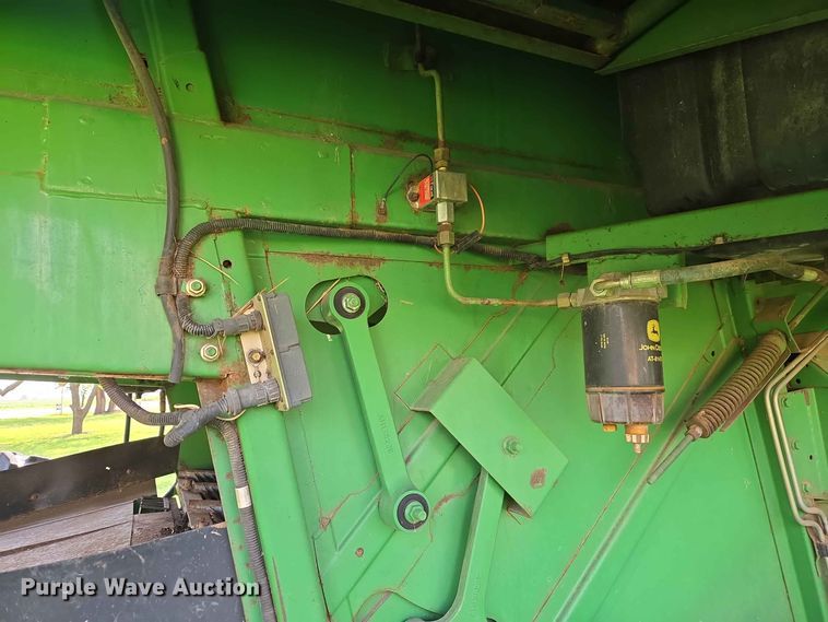image for item EW8508 1994 John Deere 9600 combine
