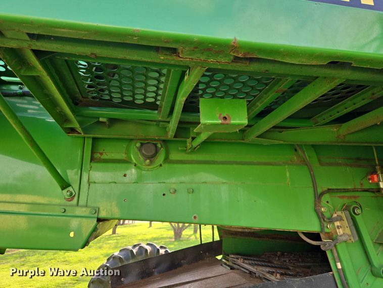 image for item EW8508 1994 John Deere 9600 combine