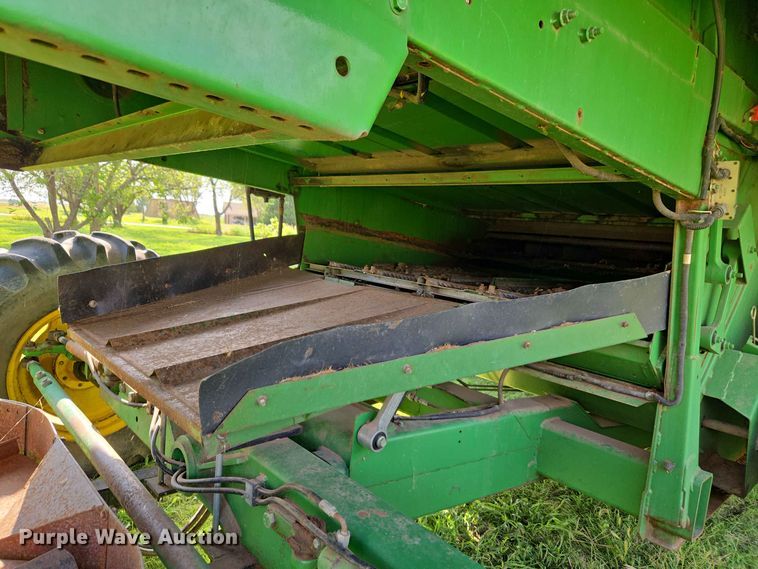 image for item EW8508 1994 John Deere 9600 combine