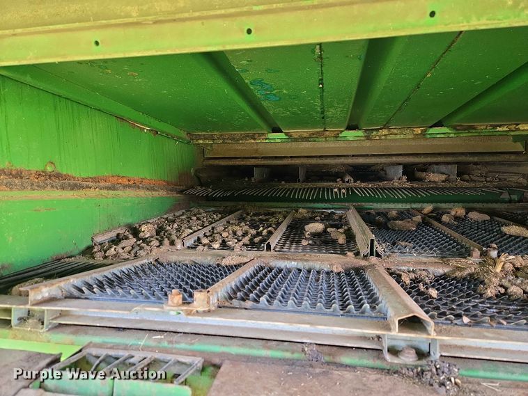 image for item EW8508 1994 John Deere 9600 combine
