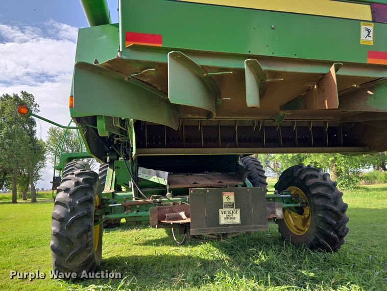 image for item EW8508 1994 John Deere 9600 combine