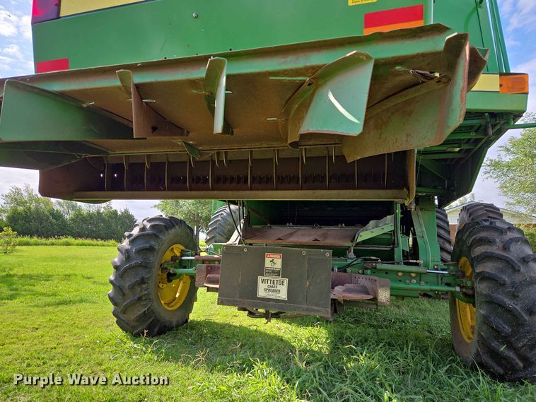 image for item EW8508 1994 John Deere 9600 combine