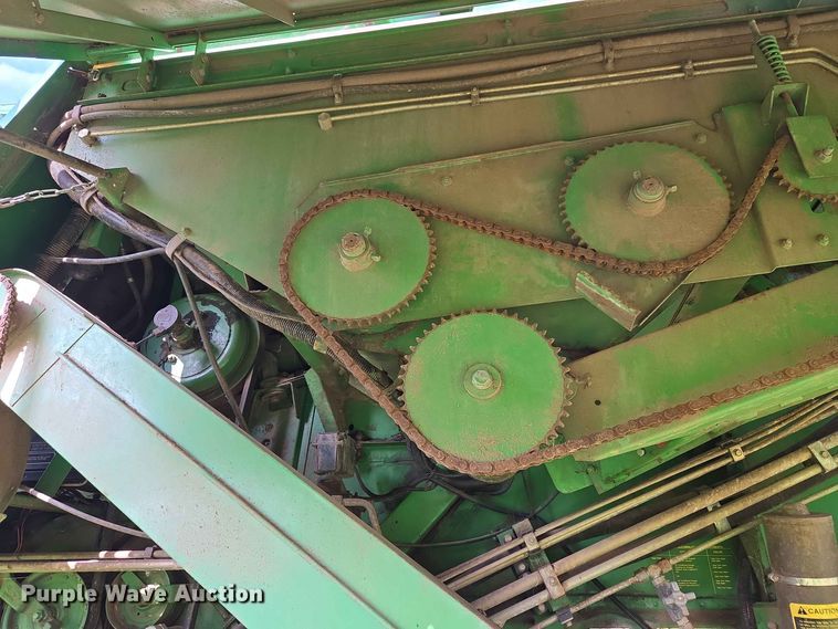 image for item EW8508 1994 John Deere 9600 combine