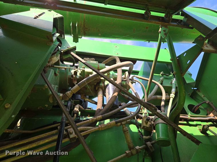 image for item EW8508 1994 John Deere 9600 combine