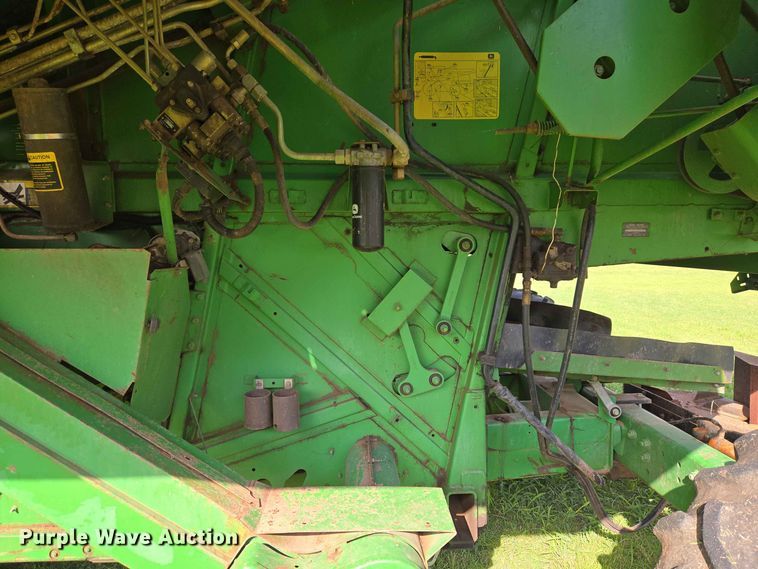 image for item EW8508 1994 John Deere 9600 combine