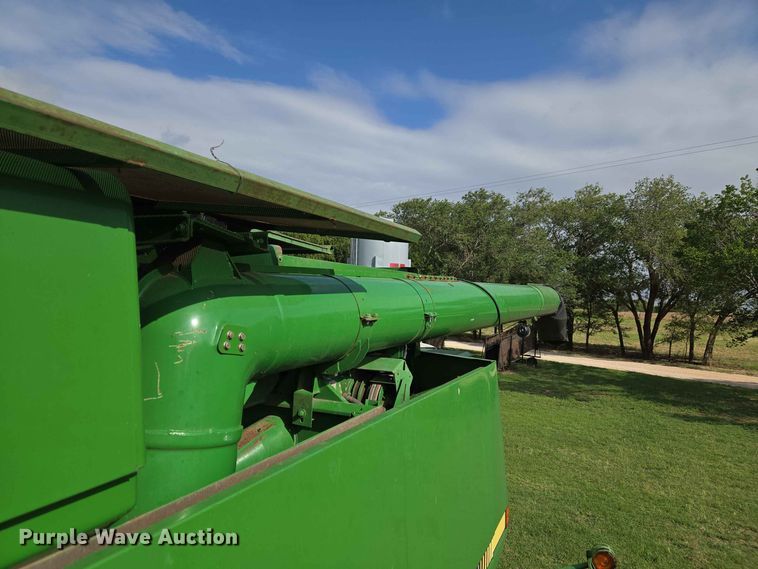 image for item EW8508 1994 John Deere 9600 combine