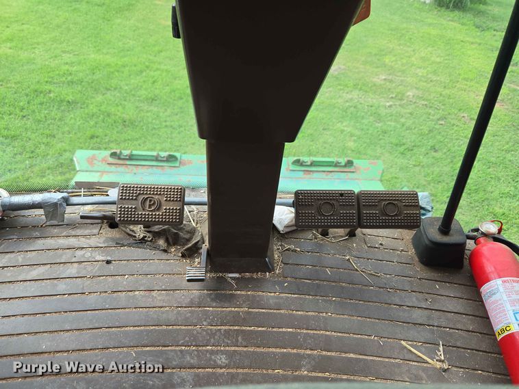 image for item EW8508 1994 John Deere 9600 combine